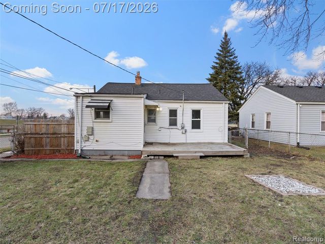 904 E Otis Avenue, Hazel Park, MI 48030