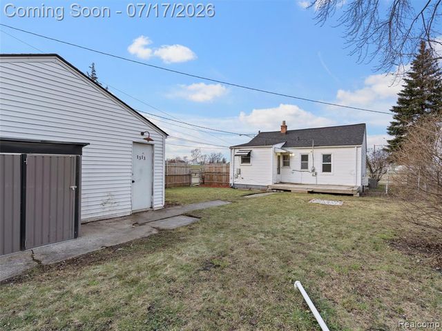 904 E Otis Avenue, Hazel Park, MI 48030