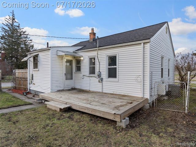 904 E Otis Avenue, Hazel Park, MI 48030