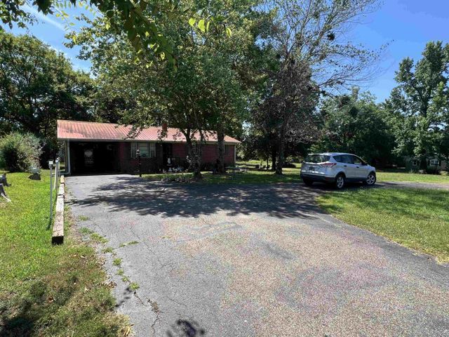 135 ANGOTTI RD, Crump, TN 38327