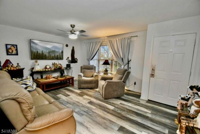 10 Amherst Ct, Hamburg Boro, NJ 07419