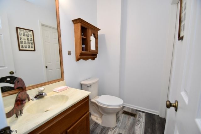 10 Amherst Ct, Hamburg Boro, NJ 07419