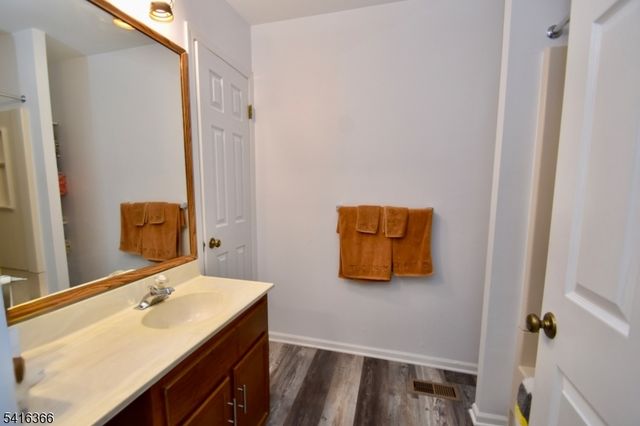 10 Amherst Ct, Hamburg Boro, NJ 07419