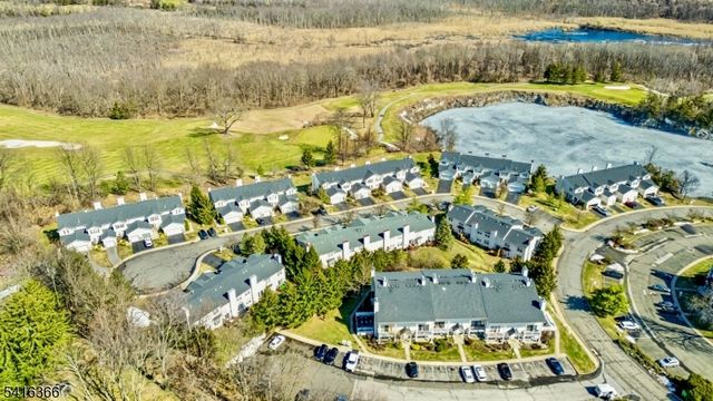 10 Amherst Ct, Hamburg Boro, NJ 07419