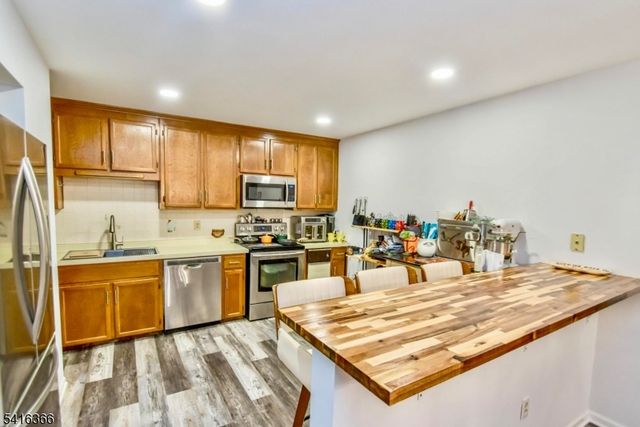 10 Amherst Ct, Hamburg Boro, NJ 07419