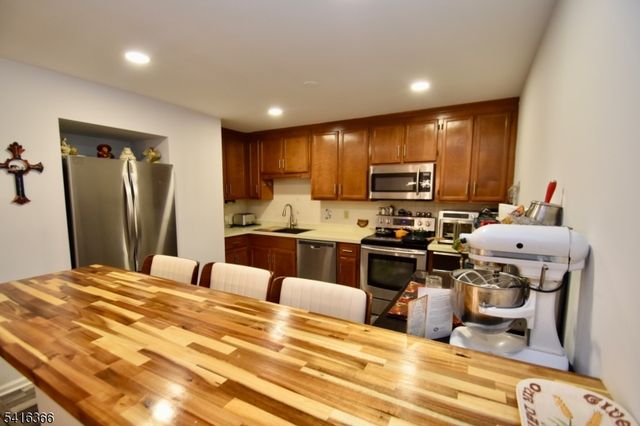 10 Amherst Ct, Hamburg Boro, NJ 07419