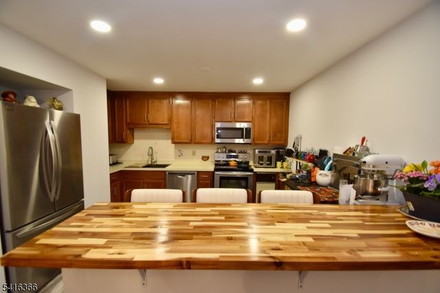 10 Amherst Ct, Hamburg Boro, NJ 07419