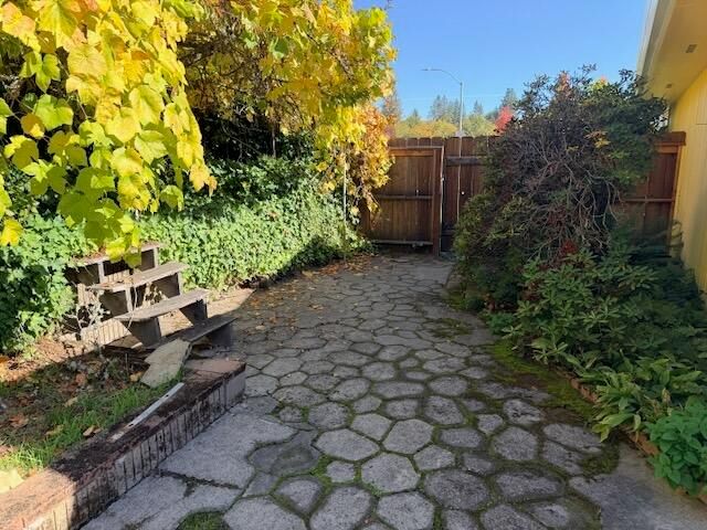 108 NW Sunhill Drive, Grants Pass, OR 97526