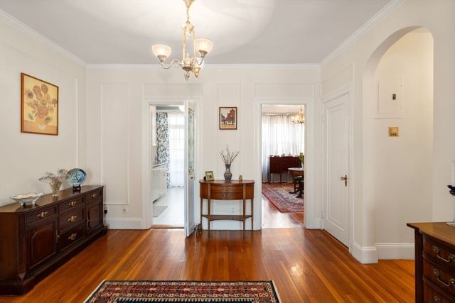 325 Tappan St. 6, Brookline, MA 02445