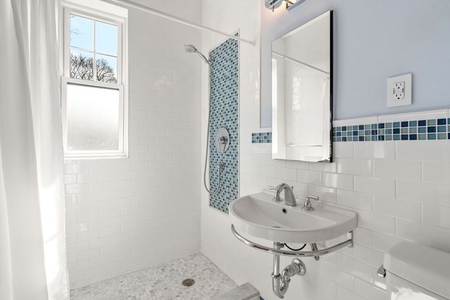 325 Tappan St. 6, Brookline, MA 02445