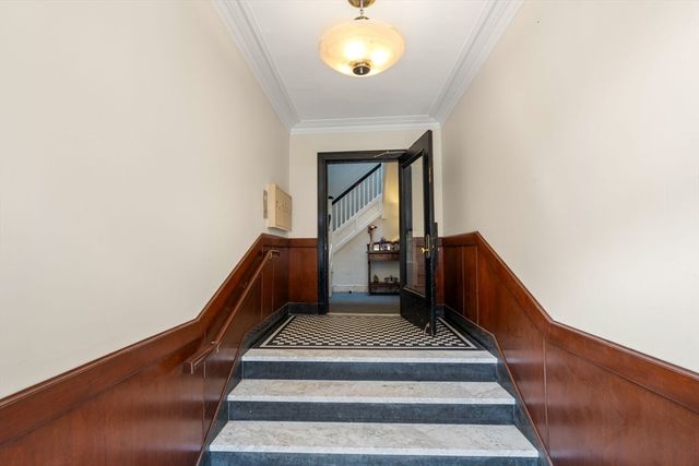 325 Tappan St. 6, Brookline, MA 02445