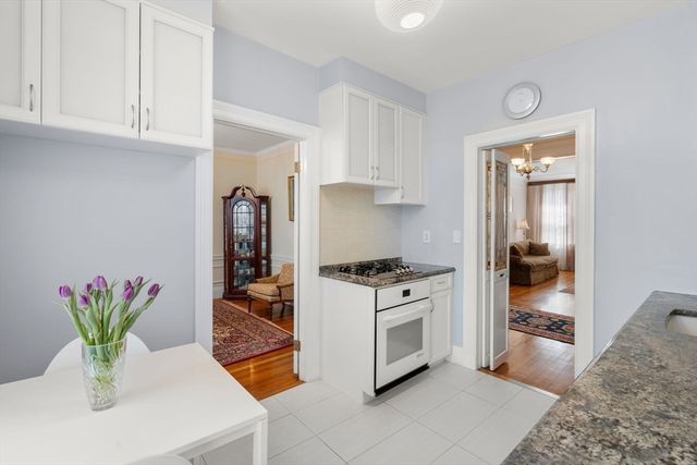 325 Tappan St. 6, Brookline, MA 02445