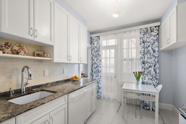 325 Tappan St. 6, Brookline, MA 02445