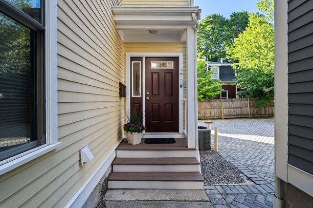 272R Lamartine 3, Boston, MA 02130