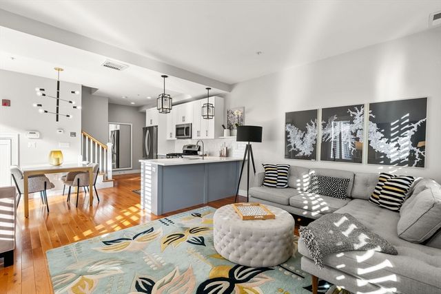 272R Lamartine 3, Boston, MA 02130