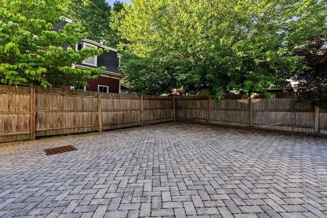 272R Lamartine 3, Boston, MA 02130
