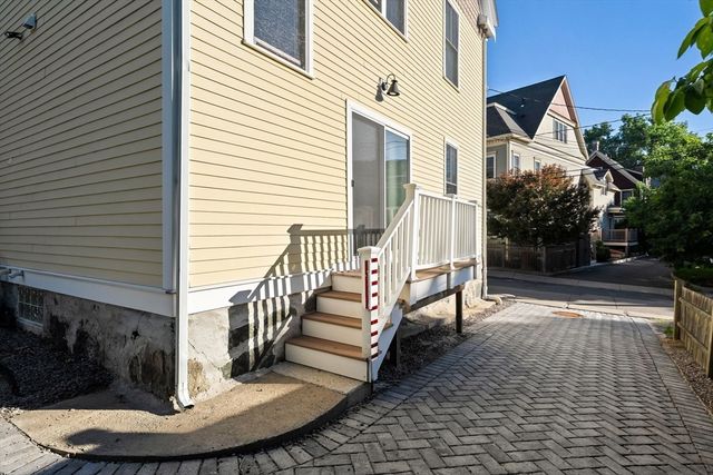 272R Lamartine 3, Boston, MA 02130