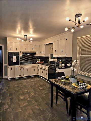 1801 Tudor Ln, Petersburg, VA 23805