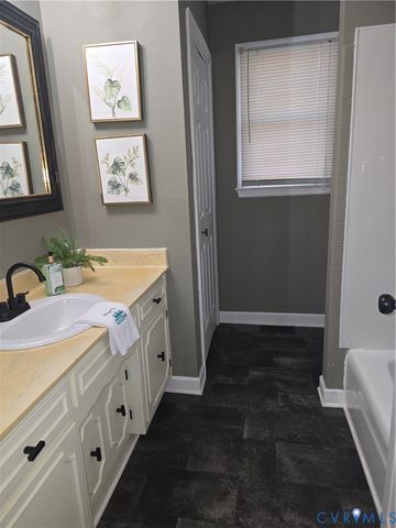 1801 Tudor Ln, Petersburg, VA 23805