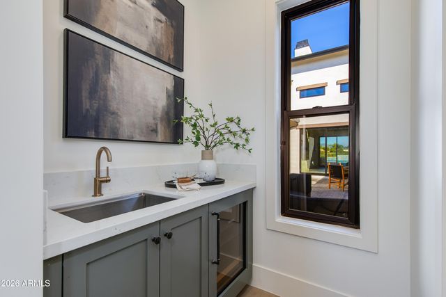 9801 N 53RD Place, Paradise Valley, AZ 85253