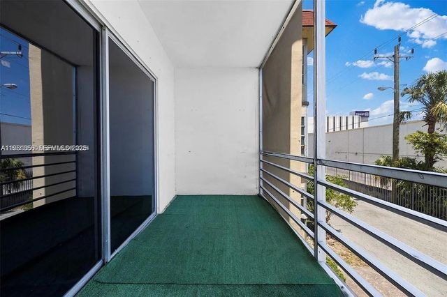 4043 NW 16th St 201, Lauderhill, FL 33313