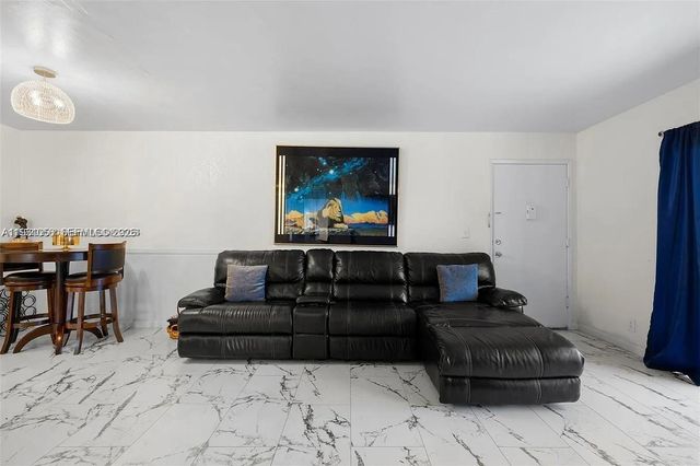 4043 NW 16th St 201, Lauderhill, FL 33313