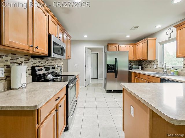 3695 Eagle Creek Drive, Utica, MI 48317
