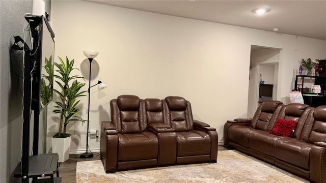1085 Old Oaks Drive, Forney, TX 75126