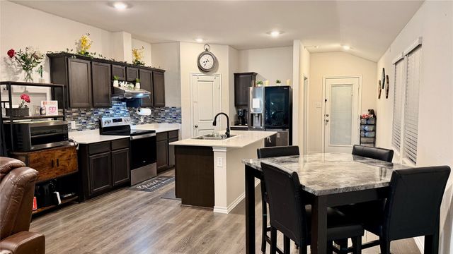 1085 Old Oaks Drive, Forney, TX 75126