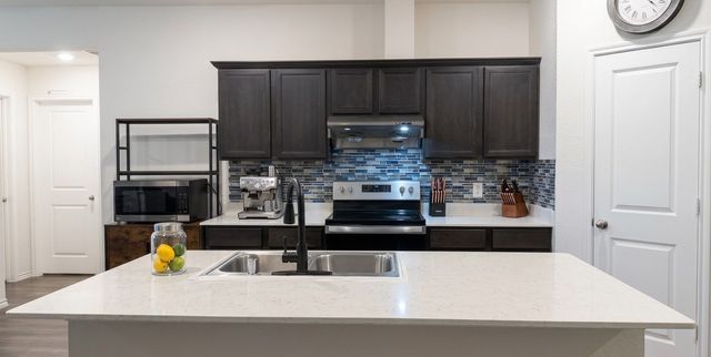 1085 Old Oaks Drive, Forney, TX 75126