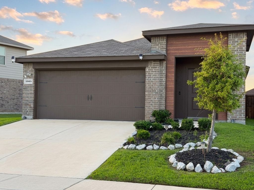 1085 Old Oaks Drive, Forney, TX 75126