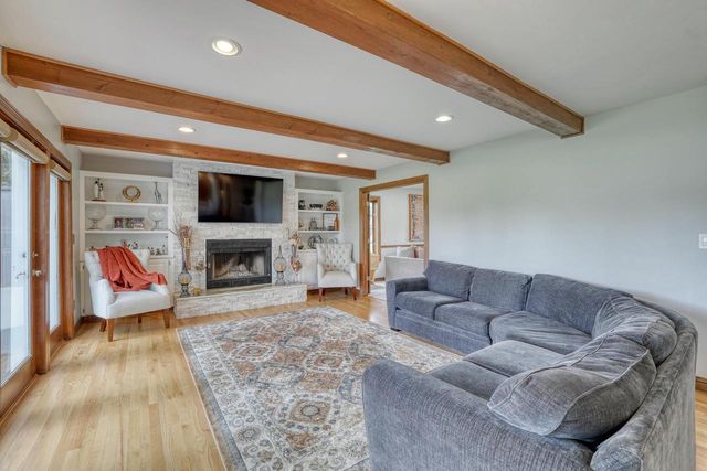 8424 S 68th STREET, Franklin, WI 53132