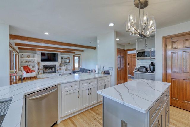 8424 S 68th STREET, Franklin, WI 53132