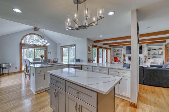 8424 S 68th STREET, Franklin, WI 53132