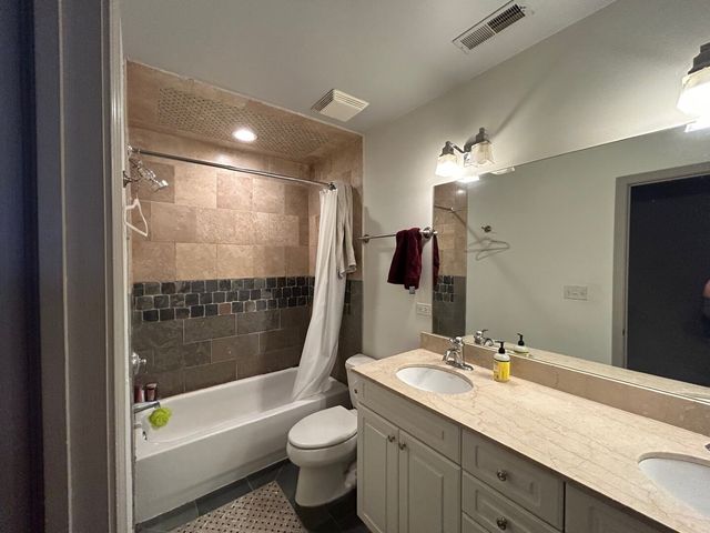 15 E Pearson Street 3, Chicago, IL 60611