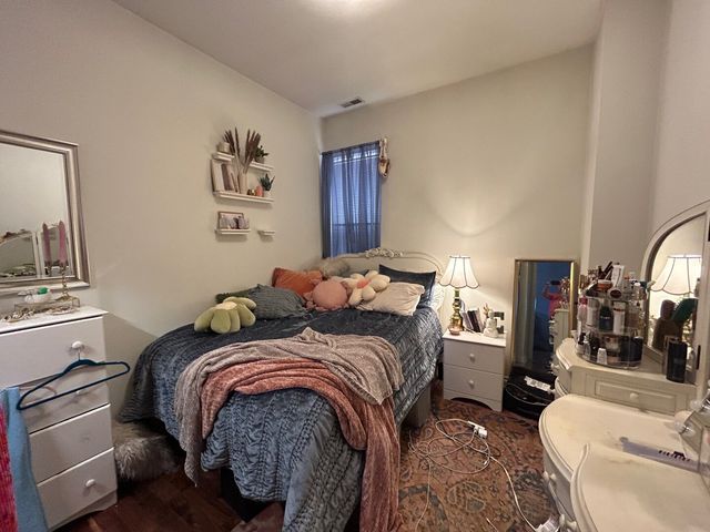 15 E Pearson Street 3, Chicago, IL 60611