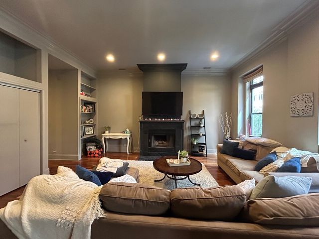 15 E Pearson Street 3, Chicago, IL 60611