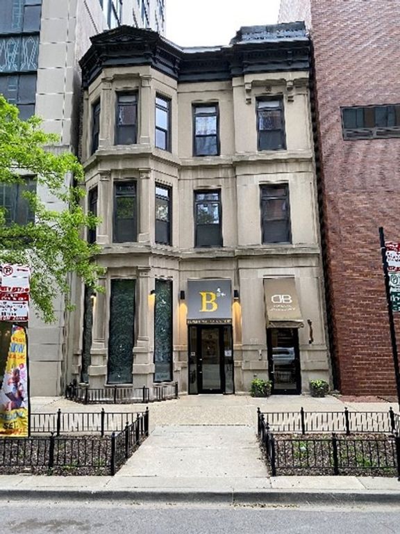 15 E Pearson Street 3, Chicago, IL 60611