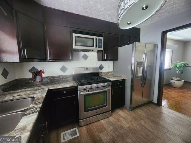 1127 Pond Ridge Drive, Riverdale, GA 30296
