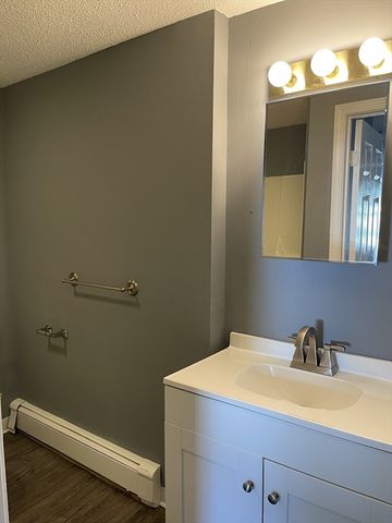 4 West St 2, Wrentham, MA 02093