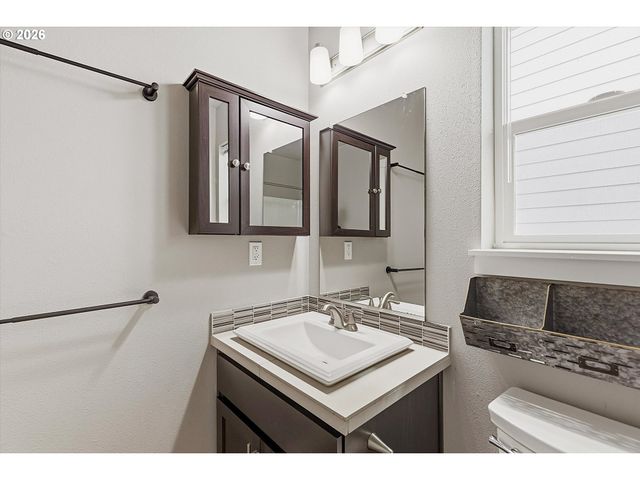 1508 E 1st, Newberg, OR 97132