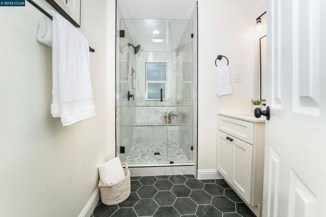 556 41St St, Richmond, CA 94805