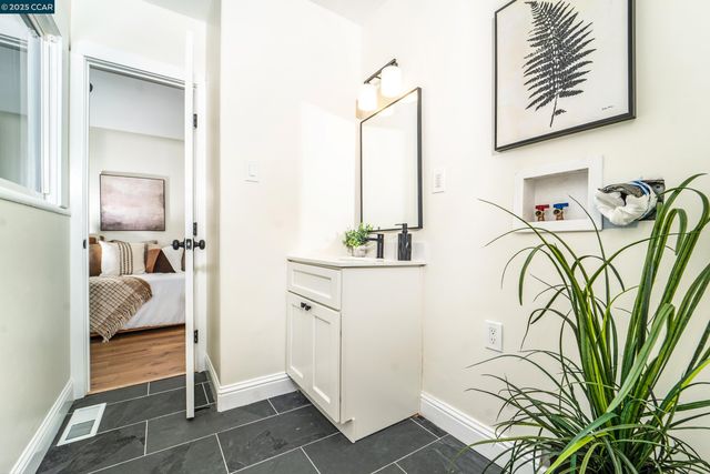 556 41St St, Richmond, CA 94805