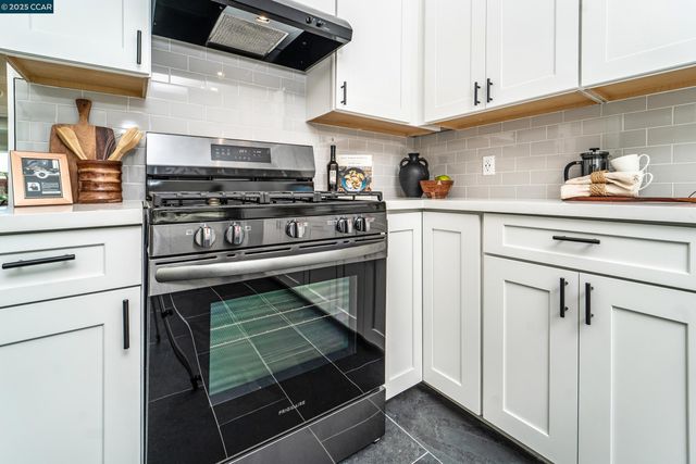 556 41St St, Richmond, CA 94805