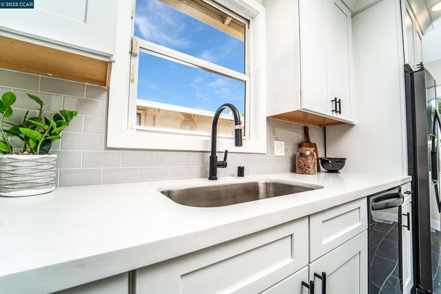 556 41St St, Richmond, CA 94805