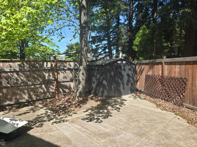 5868 Turtle Valley Dr, Stockton, CA 95207