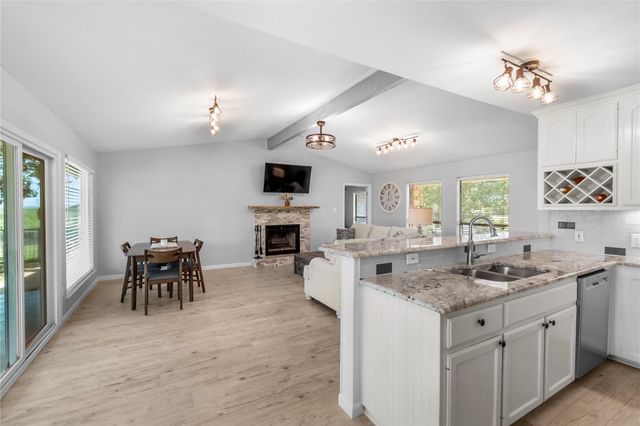 210 Teeoff B, Horseshoe Bay, TX 78657
