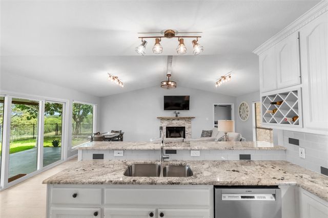 210 Teeoff B, Horseshoe Bay, TX 78657
