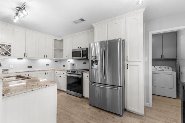 210 Teeoff B, Horseshoe Bay, TX 78657