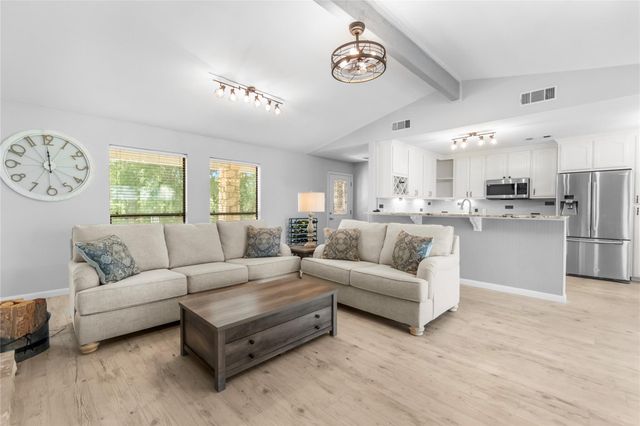 210 Teeoff B, Horseshoe Bay, TX 78657